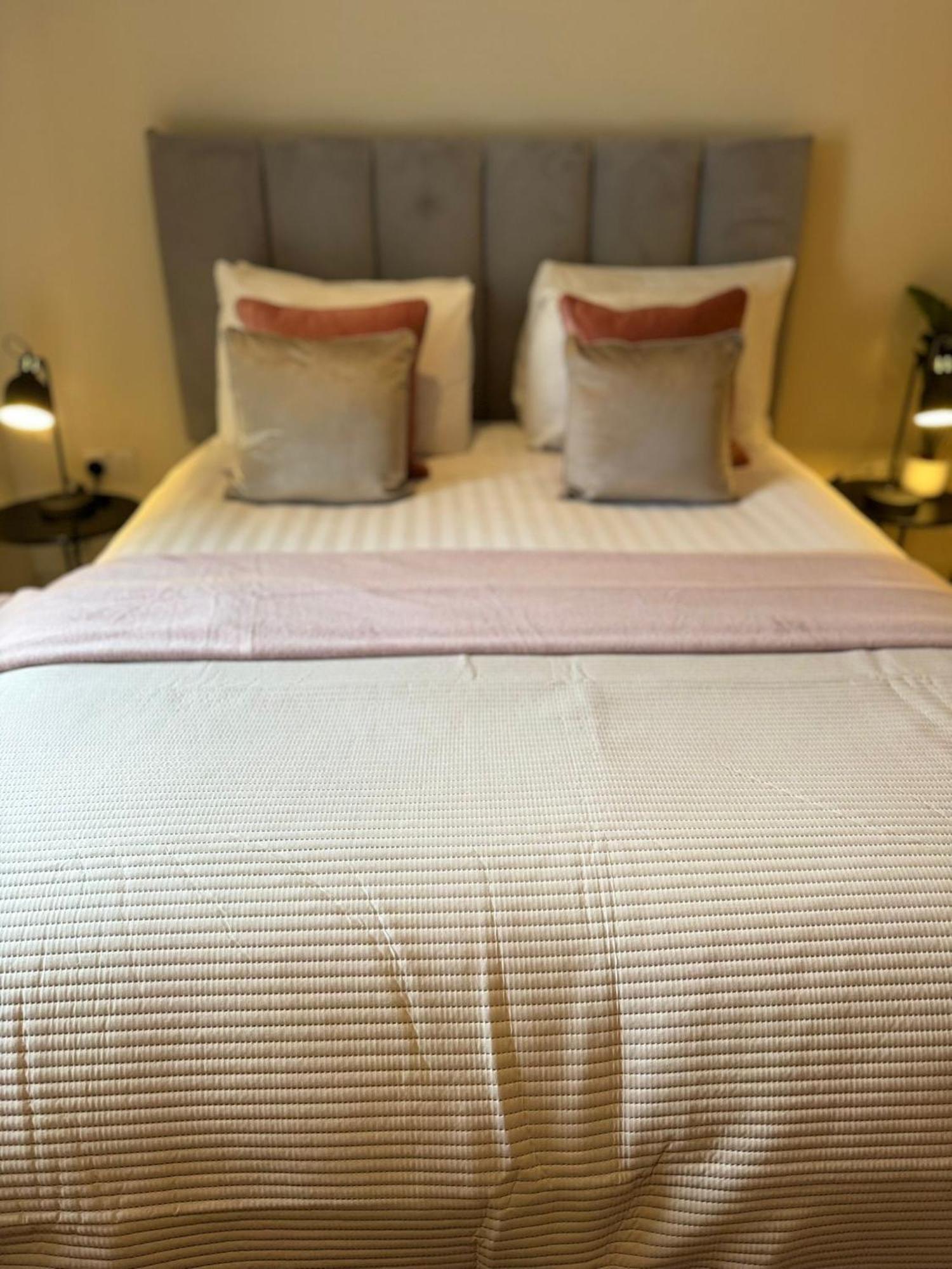 Osbourne House Pink 2 Bed, 2 And Half Bath Apartment Birmingham Bagian luar foto