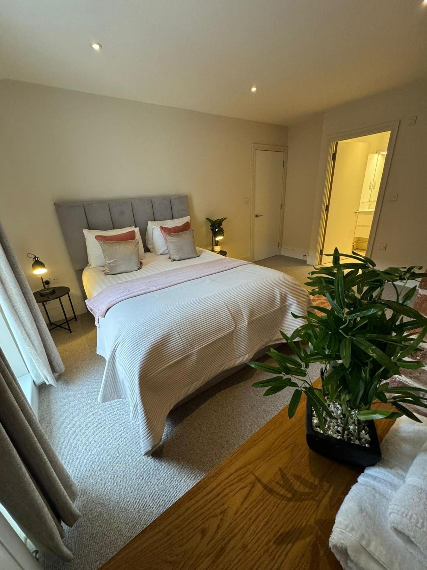 Osbourne House Pink 2 Bed, 2 And Half Bath Apartment Birmingham Bagian luar foto