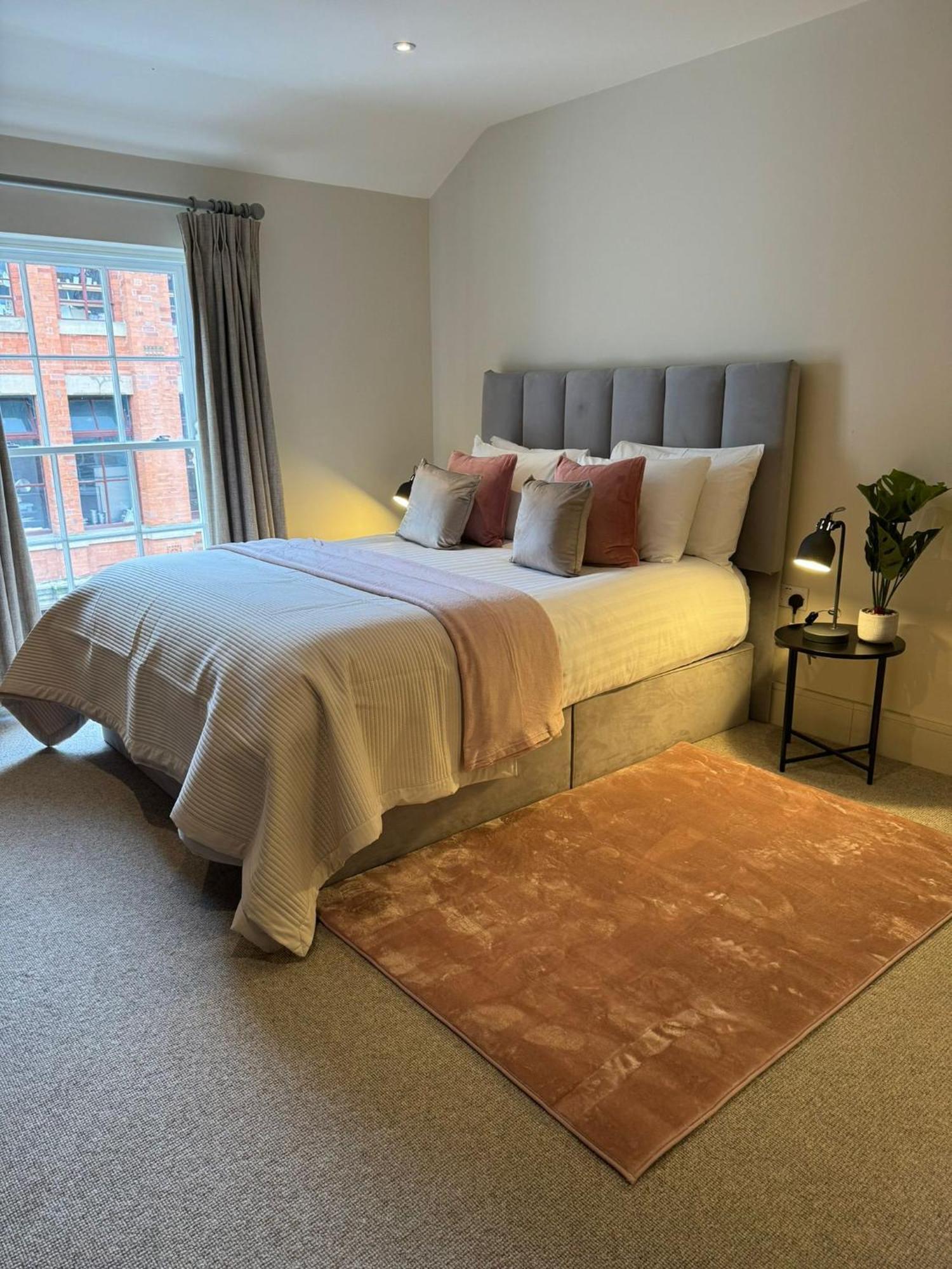 Osbourne House Pink 2 Bed, 2 And Half Bath Apartment Birmingham Bagian luar foto